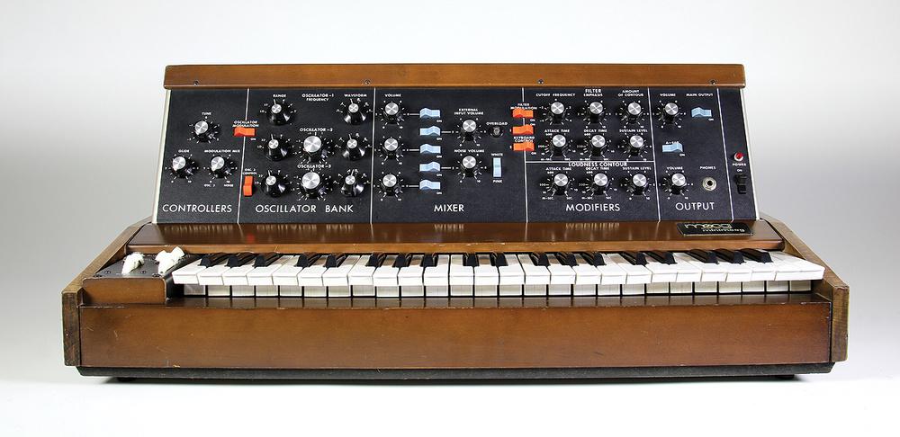 /images/Sound_Synthesis/subtractive/moog1.jpg